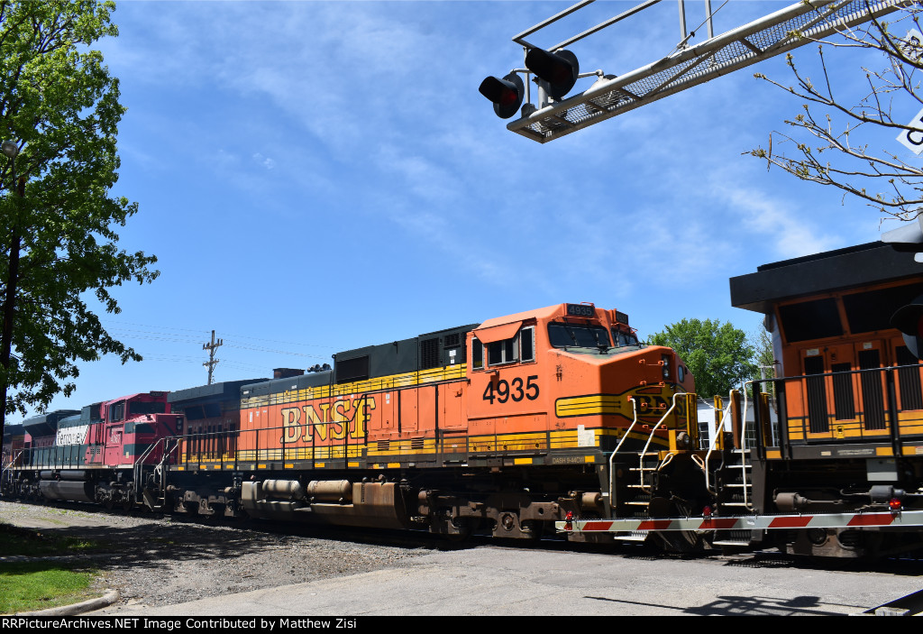 BNSF 4935 FXE 4067